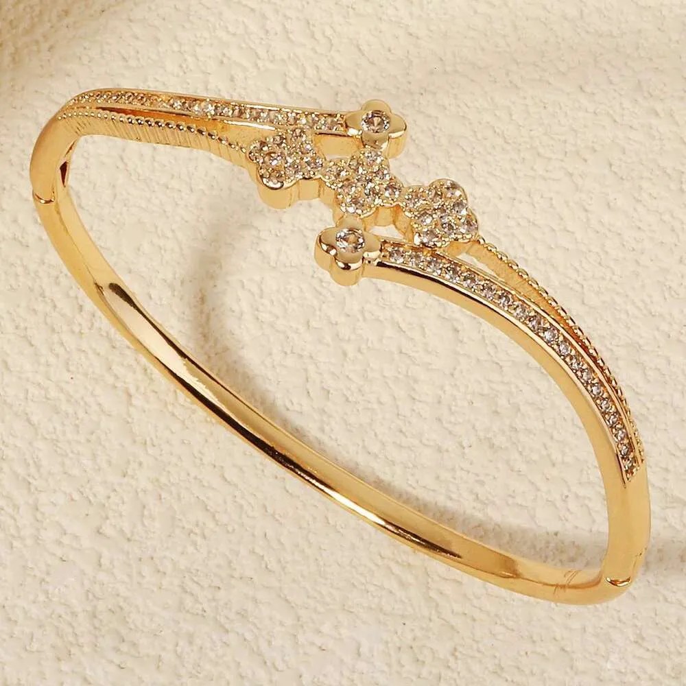 luxury jewelry Fashion Metal Bracelet Light HighEnd Feel Copper Inlaid Zirconia Bracelet Gold Versatile Womens Open Bracelet Fashion metal bracelet light luxury