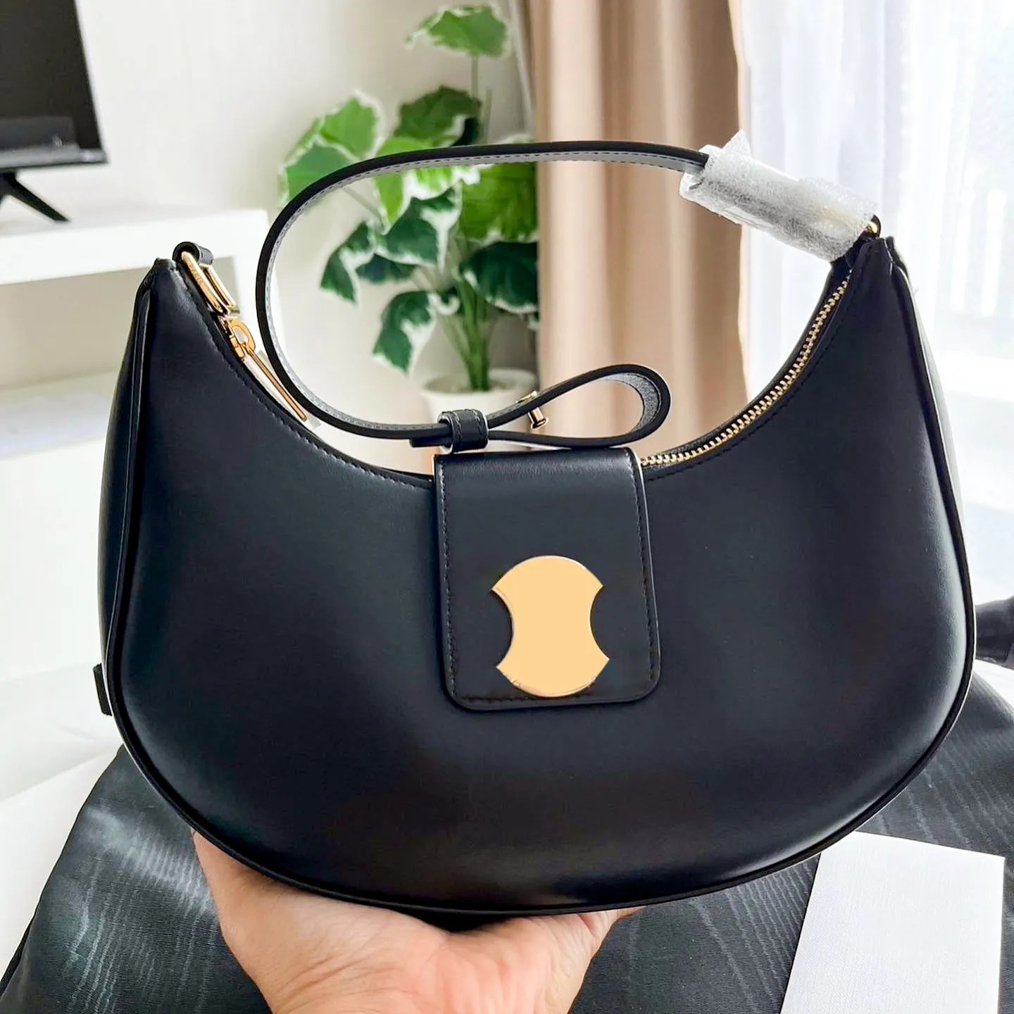 حقيبة يد رجالية عالية الجودة من AVA Cases باللون البني تحت الإبط، حقيبة كروس بودي مصممة للنساء، حقيبة كلاتش جلدية نصف قمرية، حقيبة سفر حتى تحت الإبط